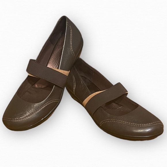 Reba Dark Tobacco Brown Leather Banded Slip On Casual Shoes Size 6.5 - Picture 2 of 7